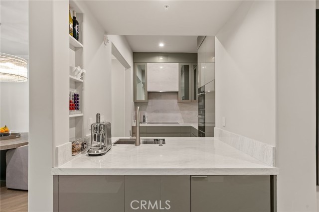 Detail Gallery Image 12 of 38 For 11500 San Vicente Bld #202,  Los Angeles,  CA 90049 - 3 Beds | 3/1 Baths