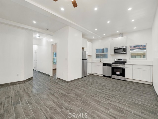 Detail Gallery Image 3 of 22 For 14545 Margate St #1,  Sherman Oaks,  CA 91411 - 3 Beds | 2 Baths