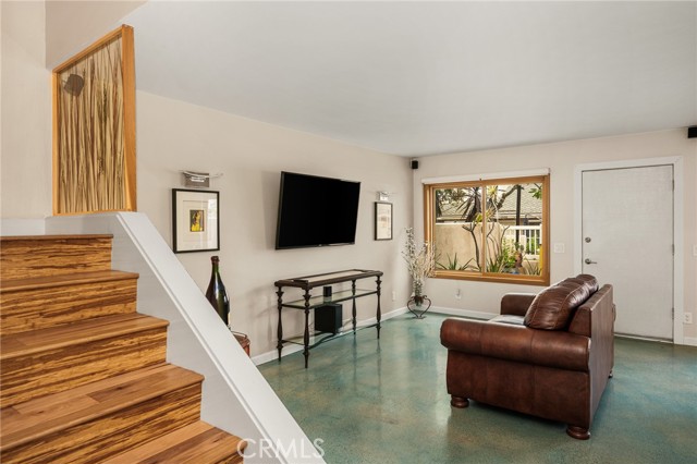 Detail Gallery Image 5 of 22 For 19081 Flagship Cir, Huntington Beach,  CA 92648 - 3 Beds | 2/1 Baths