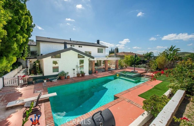 Detail Gallery Image 33 of 49 For 2057 Woodglen St, Simi Valley,  CA 93065 - 4 Beds | 2/1 Baths