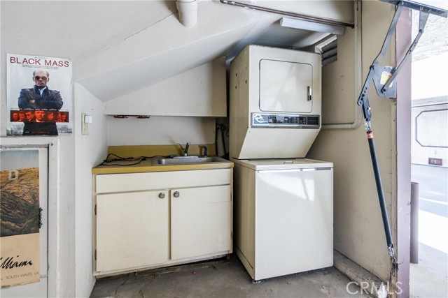 Detail Gallery Image 16 of 18 For 13203 Vanowen St #8,  North Hollywood,  CA 91605 - 2 Beds | 3 Baths