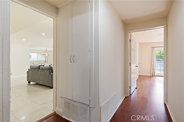 8419 Yolanda Avenue, Northridge CA: https://media.crmls.org/medias/df8e92e7-a464-442e-9df7-84e8ec334dc3.jpg