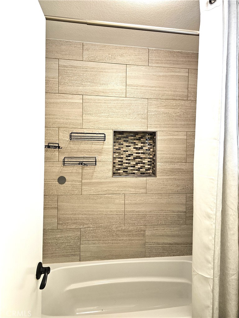 https://media.crmls.org/medias/df8eb130-e950-44e9-8d38-7a51dfc3c937.jpg?preset=X-Large