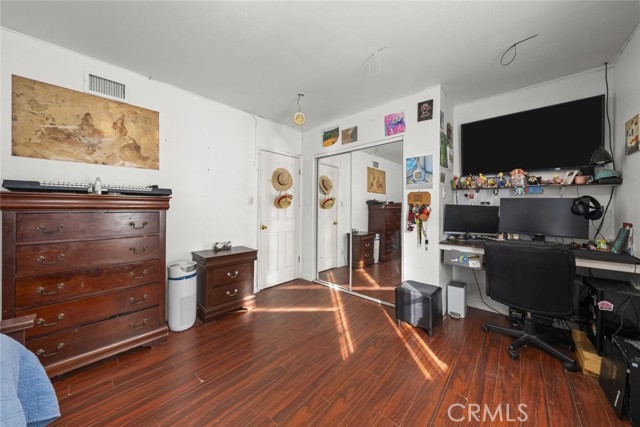 Detail Gallery Image 32 of 52 For 9757 White Oak, Northridge,  CA 91325 - 4 Beds | 3 Baths