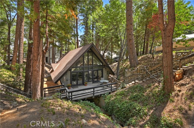 Detail Gallery Image 1 of 38 For 369 Emerald Way, Lake Arrowhead,  CA 92352 - 4 Beds | 2 Baths