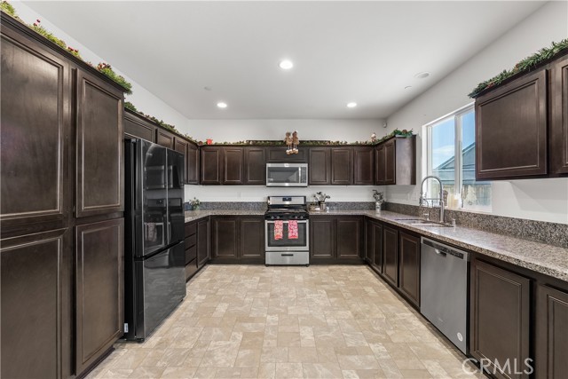 Detail Gallery Image 16 of 60 For 2517 San Madrid, Rosamond,  CA 93560 - 3 Beds | 2/1 Baths