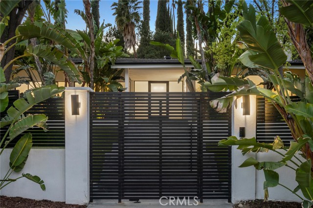 5265 Del Moreno Drive, Woodland Hills CA: https://media.crmls.org/medias/df902f8b-b973-4003-a25a-5b11991d820c.jpg