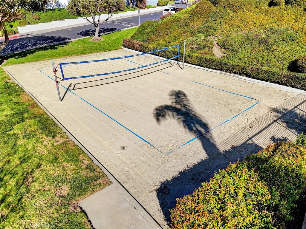 https://media.crmls.org/medias/df90c73d-68f6-4db9-8fff-d3553bbd4cae.jpg?preset=X-Large