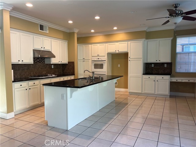 Detail Gallery Image 8 of 13 For 12208 Keenland Dr, Rancho Cucamonga,  CA 91739 - 4 Beds | 3 Baths