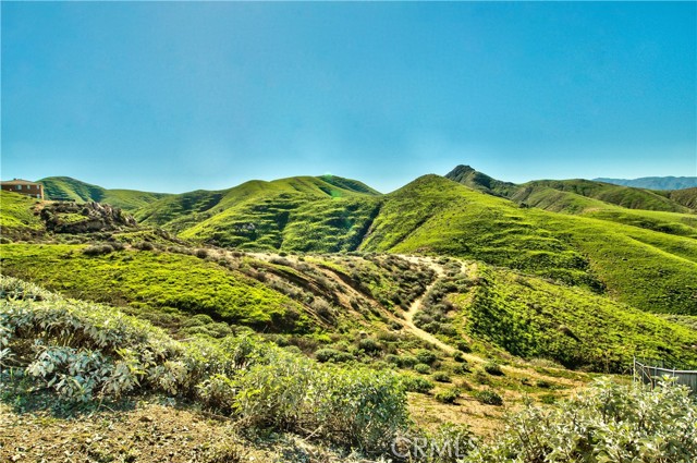 16462 Sun Summit Drive, Riverside CA: https://media.crmls.org/medias/df9205e3-47d2-4d9f-8ba2-9fa5e6a31bb5.jpg