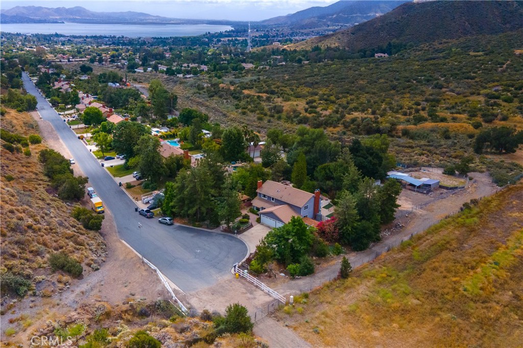 https://media.crmls.org/medias/df92242b-4ead-437f-92ad-1aee09de4353.jpg?preset=X-Large