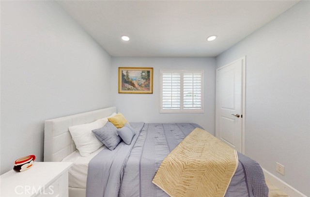 Detail Gallery Image 14 of 32 For 17891 Caledonia Cir, Huntington Beach,  CA 92647 - 5 Beds | 3/2 Baths