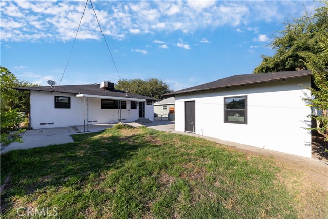 557 E Trenton, San Bernardino CA: https://media.crmls.org/medias/df93ccc9-6133-4abc-977d-0333e683eae9.jpg