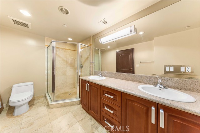 Detail Gallery Image 46 of 53 For 11218 Camarillo St #404,  Toluca Lake,  CA 91602 - 3 Beds | 3 Baths