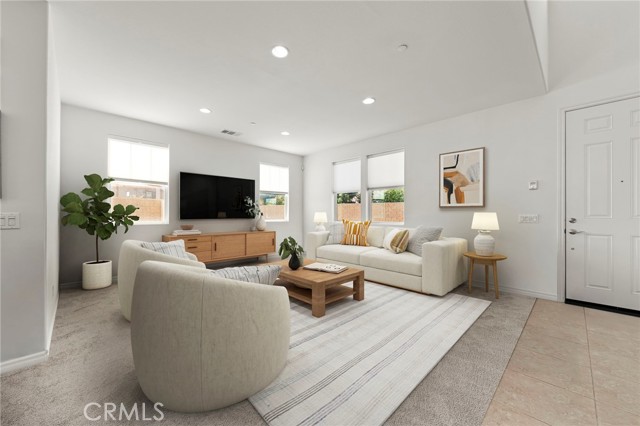 Detail Gallery Image 4 of 26 For 636 S Lakeshore Dr, Anaheim,  CA 92806 - 4 Beds | 2/1 Baths