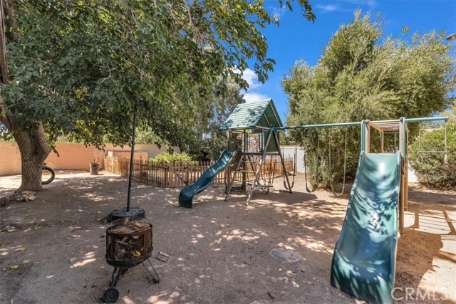 Detail Gallery Image 11 of 15 For 12856 Morning Star Rd, Apple Valley,  CA 92308 - 3 Beds | 2 Baths
