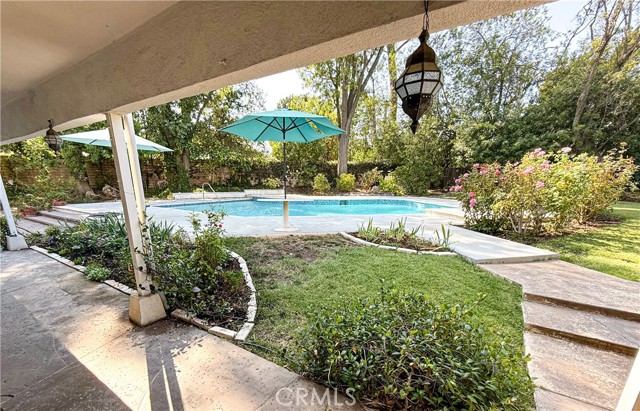 Detail Gallery Image 23 of 71 For 4917 Kelvin Ave, Woodland Hills,  CA 91364 - 6 Beds | 3/1 Baths