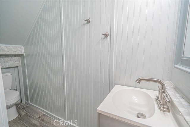 Detail Gallery Image 10 of 26 For 16722 Shinedale Dr, Canyon Country,  CA 91387 - 3 Beds | 3/1 Baths