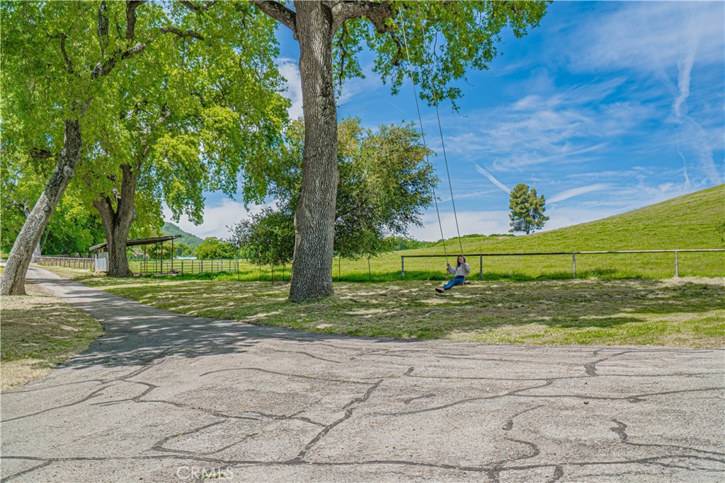 https://media.crmls.org/medias/df94a421-7350-4c73-a8c6-2e003fd7a0a7.jpg?preset=X-Large
