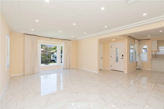 Detail Gallery Image 2 of 44 For 536 Myrtle St, Glendale,  CA 91203 - 2 Beds | 2 Baths