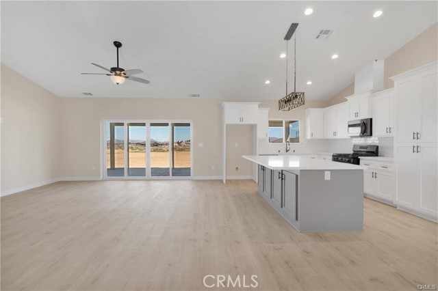 22530 Houston Street, Apple Valley CA: https://media.crmls.org/medias/df95001a-e3a3-4086-a647-e4edec80cfd8.jpg