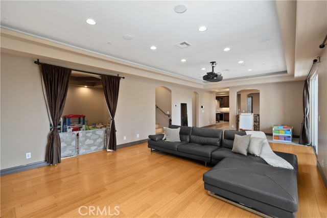 4630 Esparto Street, Woodland Hills CA: https://media.crmls.org/medias/df954f31-6717-46d3-b250-fd476f159346.jpg