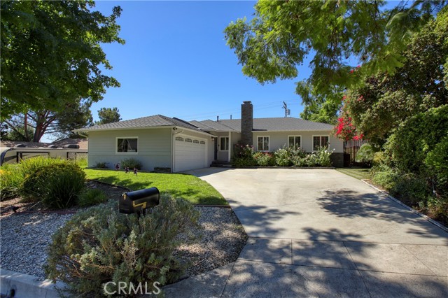 3330 Henrietta Avenue, La Crescenta CA: https://media.crmls.org/medias/df96eab6-11ff-4b49-81af-d293f1867c1b.jpg