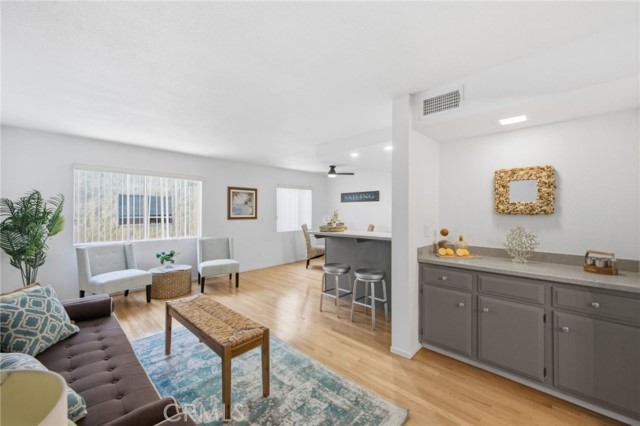 Detail Gallery Image 10 of 34 For 4320 Glencoe Ave #2,  Marina Del Rey,  CA 90292 - 2 Beds | 3 Baths