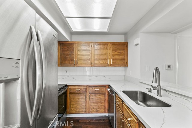 Detail Gallery Image 3 of 13 For 25761 Le Parc, Lake Forest,  CA 92630 - 2 Beds | 1/1 Baths