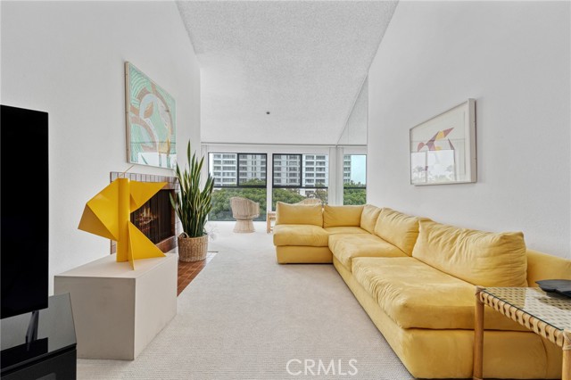 2910 Neilson Way, Santa Monica CA: https://media.crmls.org/medias/df971d28-ed3d-4acb-8597-2185b62f66b0.jpg