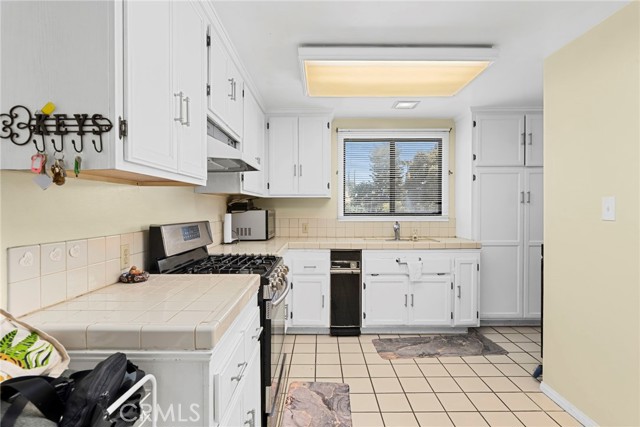 4103 Artesia Boulevard, Torrance CA: https://media.crmls.org/medias/df974685-4a2f-447b-b998-a37109fe129a.jpg