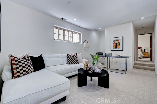 2917 N Poinsettia Avenue, Manhattan Beach CA: https://media.crmls.org/medias/df975af8-b87e-4dcd-9f42-8b55f8e5aa2f.jpg