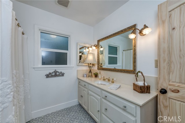 Detail Gallery Image 19 of 54 For 4248 N Wishon Ave, Fresno,  CA 93704 - 3 Beds | 2/1 Baths