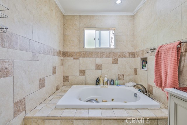 Detail Gallery Image 16 of 49 For 1709 E Luray, Long Beach,  CA 90807 - 5 Beds | 5 Baths