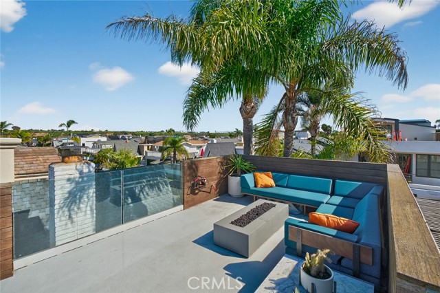 Detail Gallery Image 43 of 62 For 219 Colton, Newport Beach,  CA 92663 - 4 Beds | 3 Baths