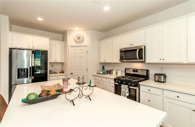 Detail Gallery Image 16 of 43 For 2698 N Arroyo Ave, Fresno,  CA 93727 - 5 Beds | 3/1 Baths