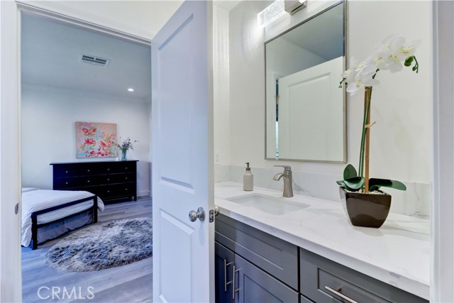 223 N St Andrews Place, Los Angeles CA: https://media.crmls.org/medias/df9976b8-78b1-46d5-80a1-59c2d3e16d55.jpg