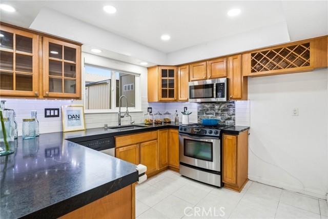 Detail Gallery Image 9 of 44 For 11912 Verbena Ct, Fountain Valley,  CA 92708 - 4 Beds | 3 Baths