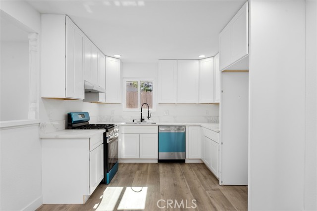 Detail Gallery Image 9 of 28 For 913 S Diamond, Santa Ana,  CA 92704 - 5 Beds | 2 Baths