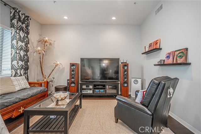 Detail Gallery Image 12 of 35 For 931 E Walnut St #620,  Pasadena,  CA 91106 - 2 Beds | 2/1 Baths