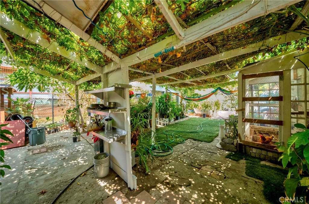 https://media.crmls.org/medias/df9b6ae6-57dd-4c56-a52c-ab201380def1.jpg?preset=X-Large