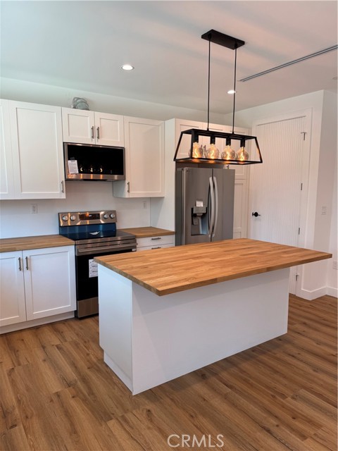 17457 Bullock Street, Encino CA: https://media.crmls.org/medias/df9b7808-7c74-420b-845b-8f86771ea5e8.jpg