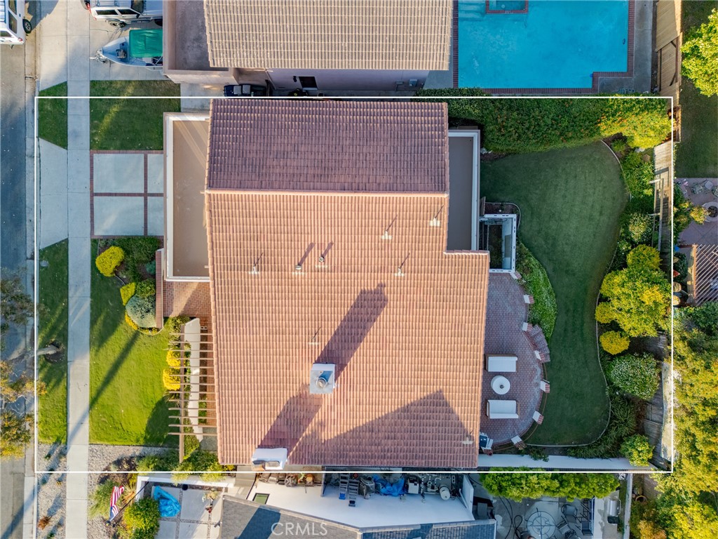 https://media.crmls.org/medias/df9bab8d-3a1e-454d-86e4-a63d3dded912.jpg?preset=X-Large