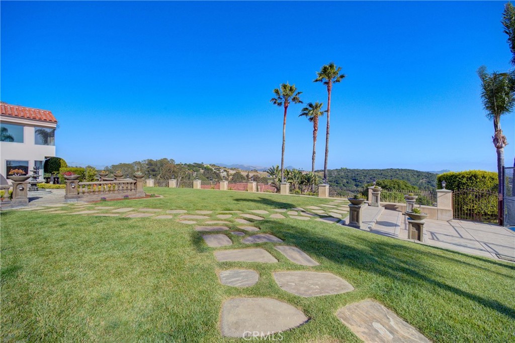 https://media.crmls.org/medias/df9c09ae-47b0-4a2b-9bc7-03d7bd4b078a.jpg?preset=X-Large