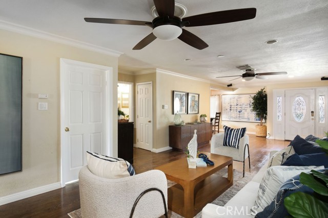 Detail Gallery Image 5 of 41 For 5024 N Bentree Cir, Long Beach,  CA 90807 - 4 Beds | 2 Baths
