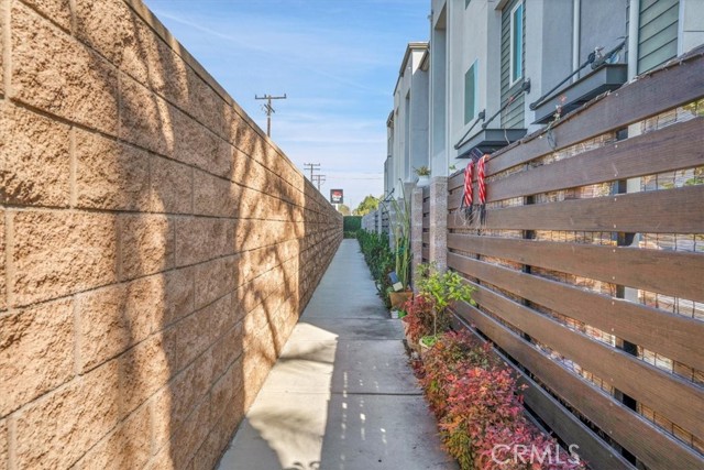 Detail Gallery Image 3 of 28 For 14402 Kabana Ln #2,  Gardena,  CA 90247 - 3 Beds | 4 Baths