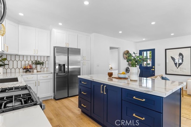Great size island for entertaining and storage!