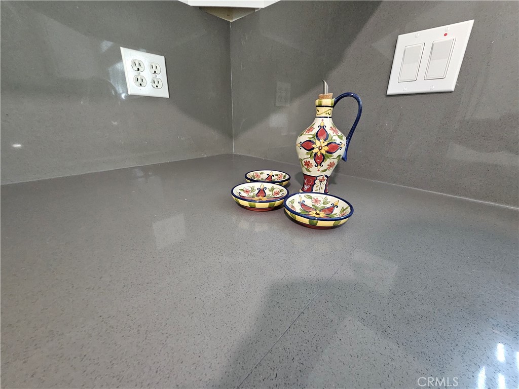 https://media.crmls.org/medias/df9f0ef6-8a91-469f-bf2e-2810fabe0064.jpg?preset=X-Large