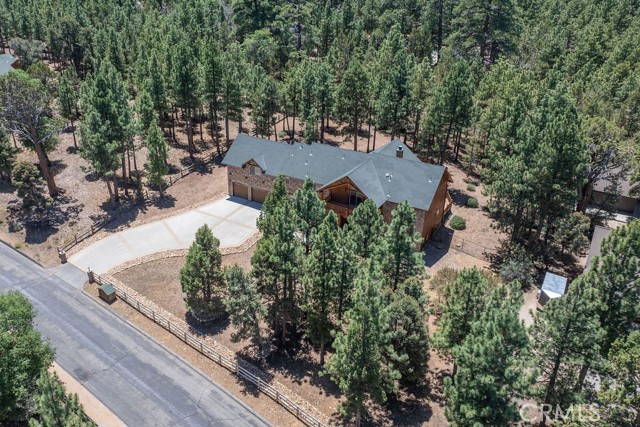 625 Cedar Glen Drive, Big Bear City CA: https://media.crmls.org/medias/df9f65c2-d488-4c6d-b5cf-b2d0bb31838e.jpg