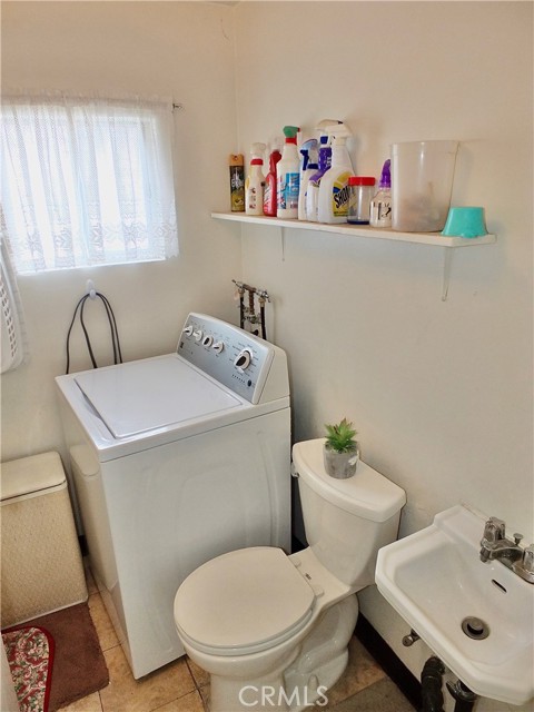 Detail Gallery Image 12 of 35 For 230 -230 1/2 N Alvarado St, Los Angeles,  CA 90026 - 2 Beds | 2 Baths